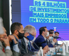 O governador Carlos Massa Ratinho Junior anunciou nesta quarta-feira (16) um programa de obras de infraestrutura que soma R$ 4 bilhões. Os projetos envolvem melhorias e modernização de rodovias, estradas rurais em todas as regiões do Paraná, além de um grande investimento no Litoral do Estado e na segurança pública.Foto Gilson Abreu/AEN