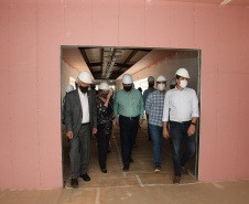 O vice governador Darci Piana e o  secretário de Estado da Saude Beto Preto  assinam o repasse de recursos ao Hospital da Criança para conclusao das obras.   18/09/2020 -  Foto: Geraldo Bubniak/AEN