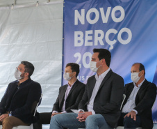O governador Carlos Massa Ratinho Júnior inaugura nesta terça-feira (22),  o novo berço 201, no Porto de Paranaguá. Com investimentos de R$ 201,7 milhões, a ampliação do cais vai aumentar em 140% a capacidade atual de movimentação e autoriza a contratação do projeto para obras de derrocamento submarino do maciço rochoso conhecido como Palanganas. A remoção permitirá o aprofundamento do canal de acesso ao porto em até 14,60 metros. Paranagua, 22/09/2020 - Foto: Geraldo Bubniak/AEN