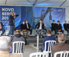 O governador Carlos Massa Ratinho Júnior inaugura nesta terça-feira (22),  o novo berço 201, no Porto de Paranaguá. Com investimentos de R$ 201,7 milhões, a ampliação do cais vai aumentar em 140% a capacidade atual de movimentação e autoriza a contratação do projeto para obras de derrocamento submarino do maciço rochoso conhecido como Palanganas. A remoção permitirá o aprofundamento do canal de acesso ao porto em até 14,60 metros. Paranagua, 22/09/2020 - Foto: Geraldo Bubniak/AEN