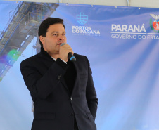 O governador Carlos Massa Ratinho Júnior inaugura nesta terça-feira (22),  o novo berço 201, no Porto de Paranaguá. Com investimentos de R$ 201,7 milhões, a ampliação do cais vai aumentar em 140% a capacidade atual de movimentação e autoriza a contratação do projeto para obras de derrocamento submarino do maciço rochoso conhecido como Palanganas. A remoção permitirá o aprofundamento do canal de acesso ao porto em até 14,60 metros. Paranagua, 22/09/2020 - Foto: Geraldo Bubniak/AEN