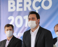 O governador Carlos Massa Ratinho Júnior inaugura nesta terça-feira (22),  o novo berço 201, no Porto de Paranaguá. Com investimentos de R$ 201,7 milhões, a ampliação do cais vai aumentar em 140% a capacidade atual de movimentação e autoriza a contratação do projeto para obras de derrocamento submarino do maciço rochoso conhecido como Palanganas. A remoção permitirá o aprofundamento do canal de acesso ao porto em até 14,60 metros. Paranagua, 22/09/2020 - Foto: Geraldo Bubniak/AEN