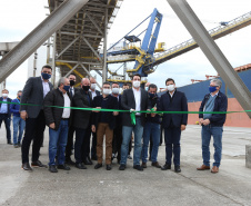 O governador Carlos Massa Ratinho Júnior inaugura nesta terça-feira (22),  o novo berço 201, no Porto de Paranaguá. Com investimentos de R$ 201,7 milhões, a ampliação do cais vai aumentar em 140% a capacidade atual de movimentação e autoriza a contratação do projeto para obras de derrocamento submarino do maciço rochoso conhecido como Palanganas. A remoção permitirá o aprofundamento do canal de acesso ao porto em até 14,60 metros. Paranagua, 22/09/2020 - Foto: Geraldo Bubniak/AEN