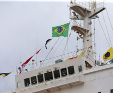 O governador Carlos Massa Ratinho Júnior inaugura nesta terça-feira (22),  o novo berço 201, no Porto de Paranaguá. Com investimentos de R$ 201,7 milhões, a ampliação do cais vai aumentar em 140% a capacidade atual de movimentação e autoriza a contratação do projeto para obras de derrocamento submarino do maciço rochoso conhecido como Palanganas. A remoção permitirá o aprofundamento do canal de acesso ao porto em até 14,60 metros. Paranagua, 22/09/2020 - Foto: Geraldo Bubniak/AEN