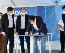 O governador Carlos Massa Ratinho Junior inaugurou nesta terça-feira (21) a obra de ampliação do cais do Porto de Paranaguá, no Litoral do Estado. O berço 201 foi modernizado e o cais de atracação foi prolongado em 100 metros. Os investimentos da empresa pública Portos do Paraná somam R$ 201,7 milhões e vão aumentar em 140% a capacidade atual de movimentação de cargas.