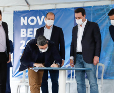 O governador Carlos Massa Ratinho Junior inaugurou nesta terça-feira (21) a obra de ampliação do cais do Porto de Paranaguá, no Litoral do Estado. O berço 201 foi modernizado e o cais de atracação foi prolongado em 100 metros. Os investimentos da empresa pública Portos do Paraná somam R$ 201,7 milhões e vão aumentar em 140% a capacidade atual de movimentação de cargas.