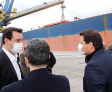 O governador Carlos Massa Ratinho Junior inaugurou nesta terça-feira (21) a obra de ampliação do cais do Porto de Paranaguá, no Litoral do Estado. O berço 201 foi modernizado e o cais de atracação foi prolongado em 100 metros. Os investimentos da empresa pública Portos do Paraná somam R$ 201,7 milhões e vão aumentar em 140% a capacidade atual de movimentação de cargas.