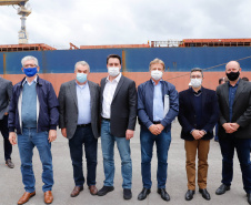 O governador Carlos Massa Ratinho Junior inaugurou nesta terça-feira (21) a obra de ampliação do cais do Porto de Paranaguá, no Litoral do Estado. O berço 201 foi modernizado e o cais de atracação foi prolongado em 100 metros. Os investimentos da empresa pública Portos do Paraná somam R$ 201,7 milhões e vão aumentar em 140% a capacidade atual de movimentação de cargas.
