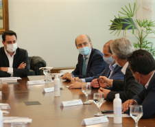 O Governador Carlos Massa Ratinho Junior assina, nesta quarta-feira (23), protocolo de investimentos com a cooperativa paranaense C.Vale representada pelo presidente Alfredo Lang.   Curitiba, 23/09/2020. Foto: Geraldo Bubniak/AEN