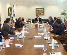 O Governador Carlos Massa Ratinho Junior assina, nesta quarta-feira (23), protocolo de investimentos com a cooperativa paranaense C.Vale representada pelo presidente Alfredo Lang.   Curitiba, 23/09/2020. Foto: Geraldo Bubniak/AEN