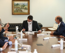 O Governador Carlos Massa Ratinho Junior assina, nesta quarta-feira (23), protocolo de investimentos com a cooperativa paranaense C.Vale representada pelo presidente Alfredo Lang.   Curitiba, 23/09/2020. Foto: Geraldo Bubniak/AEN