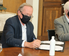 O Governador Carlos Massa Ratinho Junior assina, nesta quarta-feira (23), protocolo de investimentos com a cooperativa paranaense C.Vale representada pelo presidente Alfredo Lang.   Na foto, presidente da Ocepar José Roberto Ricken. Curitiba, 23/09/2020. Foto: Geraldo Bubniak/AEN