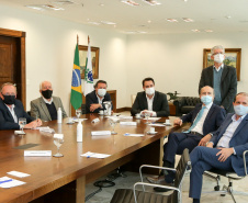 O Governador Carlos Massa Ratinho Junior assina, nesta quarta-feira (23), protocolo de investimentos com a cooperativa paranaense C.Vale representada pelo presidente Alfredo Lang.   Curitiba, 23/09/2020. Foto: Geraldo Bubniak/AEN
