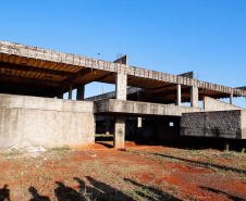 Após uma longa paralisação de cerca de seis anos, o Governo do Paraná  vai retomar a obra do Centro Estadual de Educação Profissional de Ibiporã  (CEEP-Ibiporã), na Região Norte.
A recuperação da construção atende a uma determinação do governador Carlos Massa Ratinho Junior, que visitou o local nesta quinta-feira (24) e assinou a ordem de serviço que permite a retomada imediata da obra. 