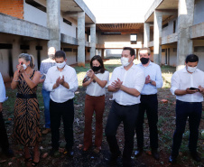 Após uma longa paralisação de cerca de seis anos, o Governo do Paraná  vai retomar a obra do Centro Estadual de Educação Profissional de Ibiporã  (CEEP-Ibiporã), na Região Norte.
A recuperação da construção atende a uma determinação do governador Carlos Massa Ratinho Junior, que visitou o local nesta quinta-feira (24) e assinou a ordem de serviço que permite a retomada imediata da obra. 