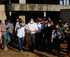 Após uma longa paralisação de cerca de seis anos, o Governo do Paraná  vai retomar a obra do Centro Estadual de Educação Profissional de Ibiporã  (CEEP-Ibiporã), na Região Norte.
A recuperação da construção atende a uma determinação do governador Carlos Massa Ratinho Junior, que visitou o local nesta quinta-feira (24) e assinou a ordem de serviço que permite a retomada imediata da obra. 