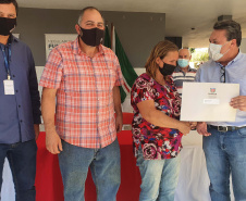 O Instituto Água e Terra (IAT) entregou nesta sexta-feira (25) os documentos para regularização fundiária para 187 famílias de pequenos agricultores do município de Cândido de Abreu, na Região Central do Estado. O IAT é um órgão vinculado à Secretaria do Desenvolvimento Sustentável e do Turismo.
Foto:IAT