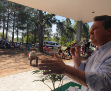 O Instituto Água e Terra (IAT) entregou nesta sexta-feira (25) os documentos para regularização fundiária para 187 famílias de pequenos agricultores do município de Cândido de Abreu, na Região Central do Estado. O IAT é um órgão vinculado à Secretaria do Desenvolvimento Sustentável e do Turismo.
Foto:IAT