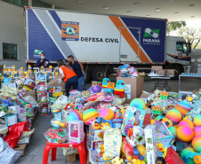 Quem ainda não fez doação de brinquedos para a campanha Paraná Piá tem até segunda-feira (5) para contribuir e ajudar a levar alegria a crianças que estão em tratamento de saúde no Estado. A arrecadação teve início no dia 9 de setembro e já contou com a participação de servidores de diversas secretarias do Estado e também de pessoas e empresas de fora do governo. Foto: José fernando Ogura/AEN