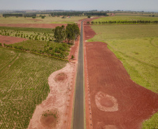 O governador Carlos Massa Ratinho Junior inaugurou nesta quinta-feira (1º) a pavimentação asfáltica da Estrada São Manoel, em São Jorge do Patrocínio, na região Noroeste, e anunciou novos investimentos para o município em pavimentações urbanas e de estradas rurais, veículos e iluminação pública.  Foto: Jose Fernando Ogura/AEN