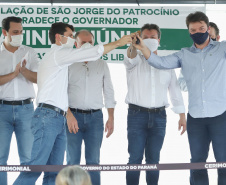 O governador Carlos Massa Ratinho Junior inaugurou nesta quinta-feira (1º) a pavimentação asfáltica da Estrada São Manoel, em São Jorge do Patrocínio, na região Noroeste, e anunciou novos investimentos para o município em pavimentações urbanas e de estradas rurais, veículos e iluminação pública.  Foto: Jose Fernando Ogura/AEN