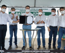 O governador Carlos Massa Ratinho Junior inaugurou nesta quinta-feira (1º) a pavimentação asfáltica da Estrada São Manoel, em São Jorge do Patrocínio, na região Noroeste, e anunciou novos investimentos para o município em pavimentações urbanas e de estradas rurais, veículos e iluminação pública.  Foto: Jose Fernando Ogura/AEN