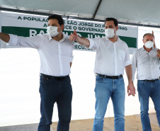 O governador Carlos Massa Ratinho Junior inaugurou nesta quinta-feira (1º) a pavimentação asfáltica da Estrada São Manoel, em São Jorge do Patrocínio, na região Noroeste, e anunciou novos investimentos para o município em pavimentações urbanas e de estradas rurais, veículos e iluminação pública.  Foto: Jose Fernando Ogura/AEN