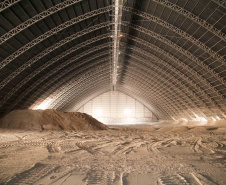 Empresas de cal e calcário geram cerca de 3 mil empregos diretos.A Calpar Comércio de Calcário é maior produtora do país e está localizada em Castro, nos Campos Gerais.  Foto: Ari Dias/AEN.