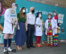 Nesta sexta-feira (02), acontece o último drive thru para entrega de brinquedos da campanha Paraná Piá no estacionamento do Palácio Iguaçu, em Curitiba. A primeira-dama Luciana Saito Massa acompanha a arrecadação.A campanha, promovida pela Superintendência Geral de Ação Solidária (SGAS), do Governo do Estado, arrecada brinquedos novos ou usados, em bom estado, para serem distribuídos em comemoração ao Dia das Crianças, celebrado no dia 12 de outubro. 02/10/2020 - Foto: Geraldo Bubniak/AEN