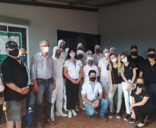 Esse instrumento é um marco na trajetória das pequenas empresas familiares, pois elas poderão expandir seus negócios, ampliar vendas, produzir mais”, afirmou o secretário da Agricultura e do Abastecimento, Norberto Ortigara, ao entregar, nesta sexta-feira (02), o certificado de adesão ao município de Santa Helena, no Oeste do Paraná. Foto:SEAB