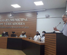 Esse instrumento é um marco na trajetória das pequenas empresas familiares, pois elas poderão expandir seus negócios, ampliar vendas, produzir mais”, afirmou o secretário da Agricultura e do Abastecimento, Norberto Ortigara, ao entregar, nesta sexta-feira (02), o certificado de adesão ao município de Santa Helena, no Oeste do Paraná. Foto:SEAB