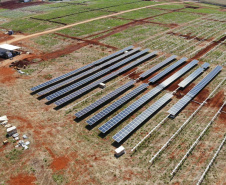  Usina solar da Copel recebe módulos fotovoltaicos. Foto: Copel