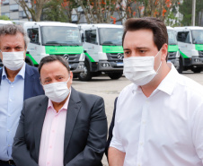 O governador Carlos Massa Ratinho Junior entregou nesta quarta-feira (7) mais 14 caminhões-pipa para municípios do Interior e do Litoral do Paraná. Eles são parte de um pacote de investimentos em 100 unidades desse mesmo modelo. O aporte total é de aproximadamente R$ 21,3 milhões, feito pela Secretaria do  Desenvolvimento Sustentável e do Turismo.