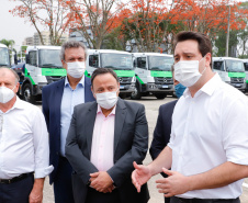 O governador Carlos Massa Ratinho Junior entregou nesta quarta-feira (7) mais 14 caminhões-pipa para municípios do Interior e do Litoral do Paraná. Eles são parte de um pacote de investimentos em 100 unidades desse mesmo modelo. O aporte total é de aproximadamente R$ 21,3 milhões, feito pela Secretaria do  Desenvolvimento Sustentável e do Turismo.