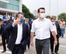 O governador Carlos Massa Ratinho Junior entregou nesta quarta-feira (7) mais 14 caminhões-pipa para municípios do Interior e do Litoral do Paraná. Eles são parte de um pacote de investimentos em 100 unidades desse mesmo modelo. O aporte total é de aproximadamente R$ 21,3 milhões, feito pela Secretaria do  Desenvolvimento Sustentável e do Turismo.