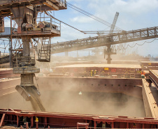 
Segue crescente o volume de cargas movimentado pelos portos paranaenses em 2020. Comparando os meses de setembro, deste e do ano passado, o acréscimo registrado passa dos 28%. 