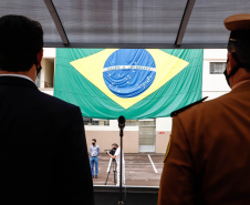 O governador Carlos Massa Ratinho Junior participou nesta quinta-feira (8) da comemoração dos 108 anos do Corpo de Bombeiros do Paraná. Na cerimônia, realizada no Quartel do Comando-Geral, em Curitiba, ele entregou à corporação 15 novas viaturas, incluindo quatro caminhões autobomba tanque. O investimento nos veículos foi de cerca de R$ 4,5 milhões.