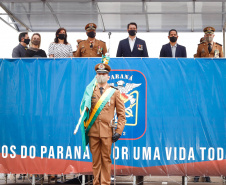 O governador Carlos Massa Ratinho Junior participou nesta quinta-feira (8) da comemoração dos 108 anos do Corpo de Bombeiros do Paraná. Na cerimônia, realizada no Quartel do Comando-Geral, em Curitiba, ele entregou à corporação 15 novas viaturas, incluindo quatro caminhões autobomba tanque. O investimento nos veículos foi de cerca de R$ 4,5 milhões.
