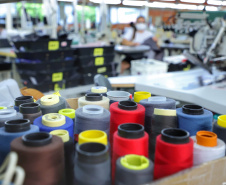 Com 43 anos de história, a Raffer omeçou como uma pequena alfaiataria e foi crescendo. Hoje, a empresa tem área de 15 mil metros quadrados e emprega 300 pessoas e produz 150 mil peças por mês.