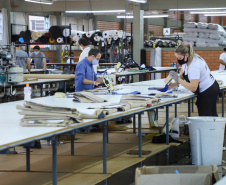 Com 43 anos de história, a Raffer omeçou como uma pequena alfaiataria e foi crescendo. Hoje, a empresa tem área de 15 mil metros quadrados e emprega 300 pessoas e produz 150 mil peças por mês.