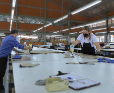 Com 43 anos de história, a Raffer omeçou como uma pequena alfaiataria e foi crescendo. Hoje, a empresa tem área de 15 mil metros quadrados e emprega 300 pessoas e produz 150 mil peças por mês.