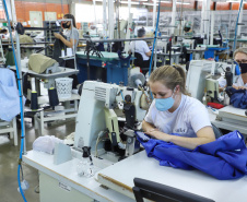 Com 43 anos de história, a Raffer omeçou como uma pequena alfaiataria e foi crescendo. Hoje, a empresa tem área de 15 mil metros quadrados e emprega 300 pessoas e produz 150 mil peças por mês.