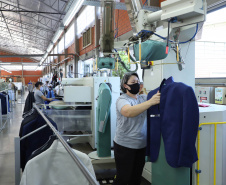 Com 43 anos de história, a Raffer omeçou como uma pequena alfaiataria e foi crescendo. Hoje, a empresa tem área de 15 mil metros quadrados e emprega 300 pessoas e produz 150 mil peças por mês.