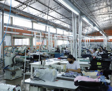 Com 43 anos de história, a Raffer omeçou como uma pequena alfaiataria e foi crescendo. Hoje, a empresa tem área de 15 mil metros quadrados e emprega 300 pessoas e produz 150 mil peças por mês.
