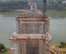 As obras da Ponte da Integração, em Foz do Iguaçu, no Oeste do Estado, atingiram 34% no final de setembro. O projeto é uma parceria entre a usina, o Governo do Estado e o governo federal. A gestão da obra é feita pela Secretaria da Infraestrutura e Logística do Paraná