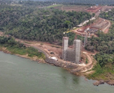 As obras da Ponte da Integração, em Foz do Iguaçu, no Oeste do Estado, atingiram 34% no final de setembro. O projeto é uma parceria entre a usina, o Governo do Estado e o governo federal. A gestão da obra é feita pela Secretaria da Infraestrutura e Logística do Paraná