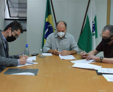 Assinados contratos para PDUIs das regiões de Londrina e Maringá
.Foto: SEDU
