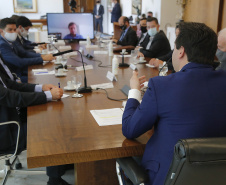 Curitiba-13-10-2020 - Governador Carlos Massa Ratinho Junior assina protocolo de intenções e retomada de investimentos do Grupo Positivo - Presidente da tecnologia Positivo Helio Rotenberg  -Foto : Jonathan Campos / AEN