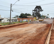 Asfalto novo garante melhor qualidade de vida em Cascavel. Rua Xavantes.