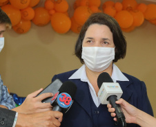 Encerramento da Campanha Paraná Piá, idealizada pela Primeira Dama do Estado, a Srª Luciana Saito Massa juntamente com a Superintendência Geral de Ação Solidária, no Hospital da Providencia em Apucarana, nesta quinta-feira(15). Na foto, diretora geral do Hospital da Providencia,Ggeovana Aparecida Ramos.  15/10/2020 - Foto: Geraldo Bubniak/AEN